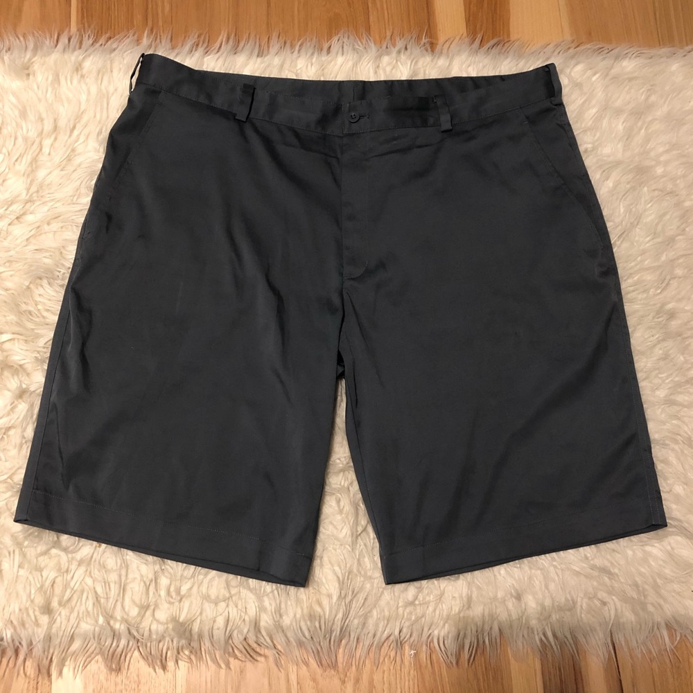 Nike Golf Shorts Men’s 40